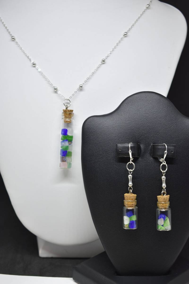 Seahawks-Team-Farben in Einer Flasche Halskette Und Ohrringe Set Seahawks-Team-Farben in Einer Flasche Halskette Und Ohrringe Set von MaidenMetalShop