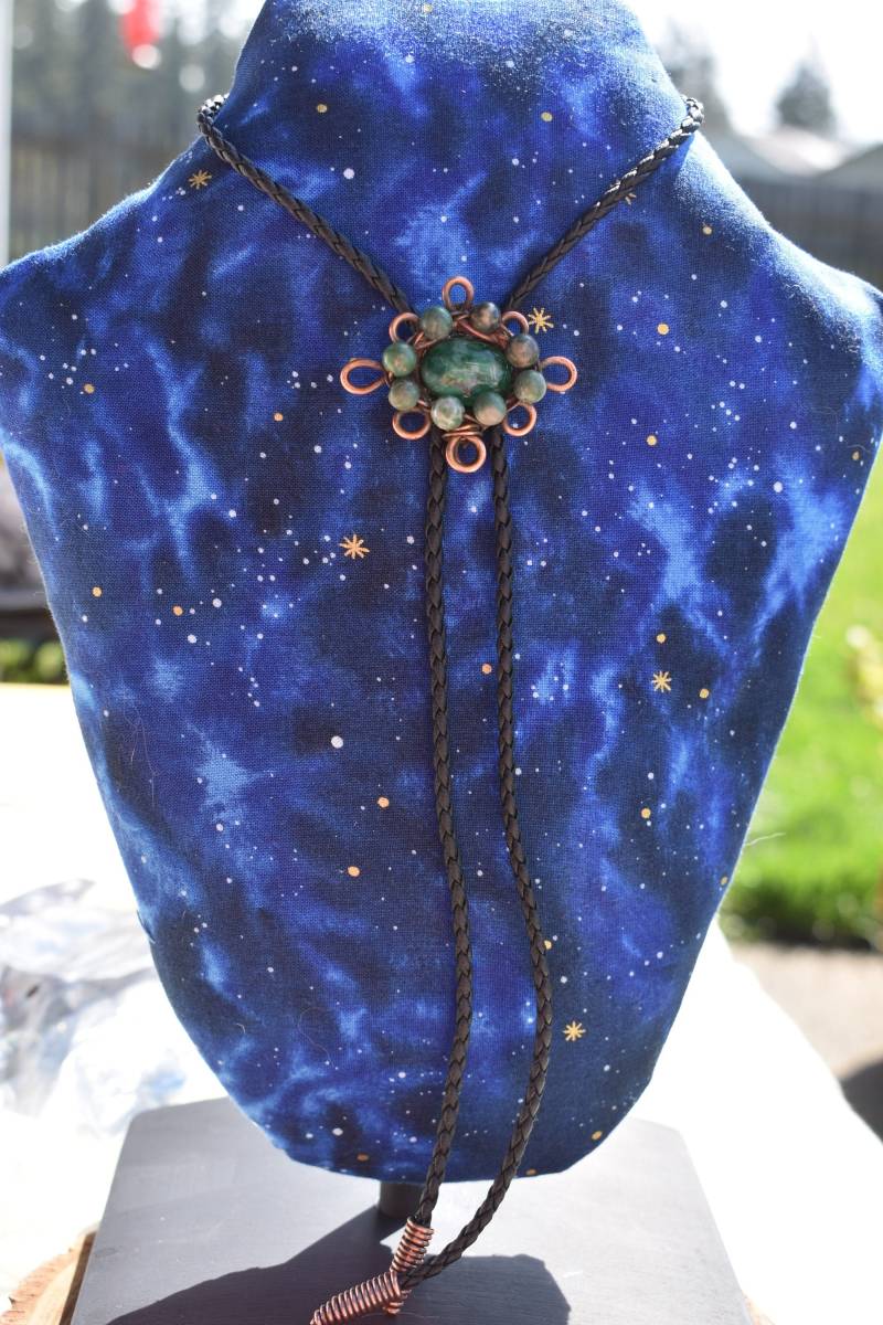 Serpentine Und Kupfer Damen Style Bolo Tie von MaidenMetalShop