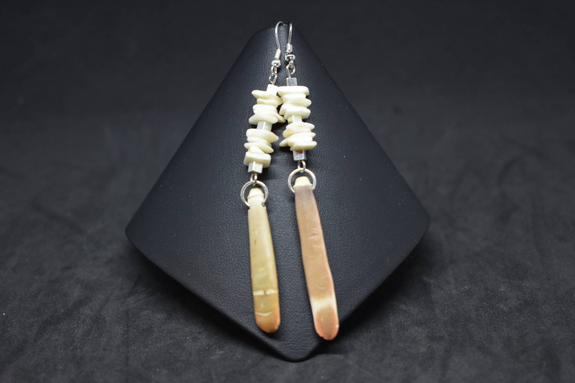 White Opal Chip Und Korallen Spike Ohrringe White Opal Chip Und Korallen Spike Ohrringe von MaidenMetalShop