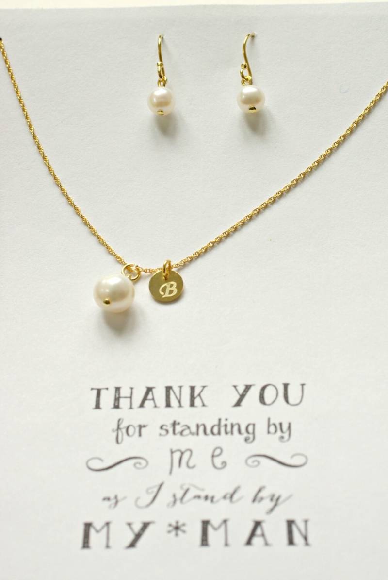 Personalisiertes Perlen Schmuck Set Gold Vermeil Initial Halskette & Ohrringe von MaidsAndTheBride