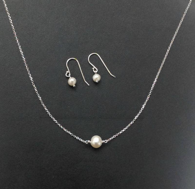 Set Aus Süßwasser Zucchtwasserperlen Ohrringe Und Collier 925Er Silber von MaidsAndTheBride