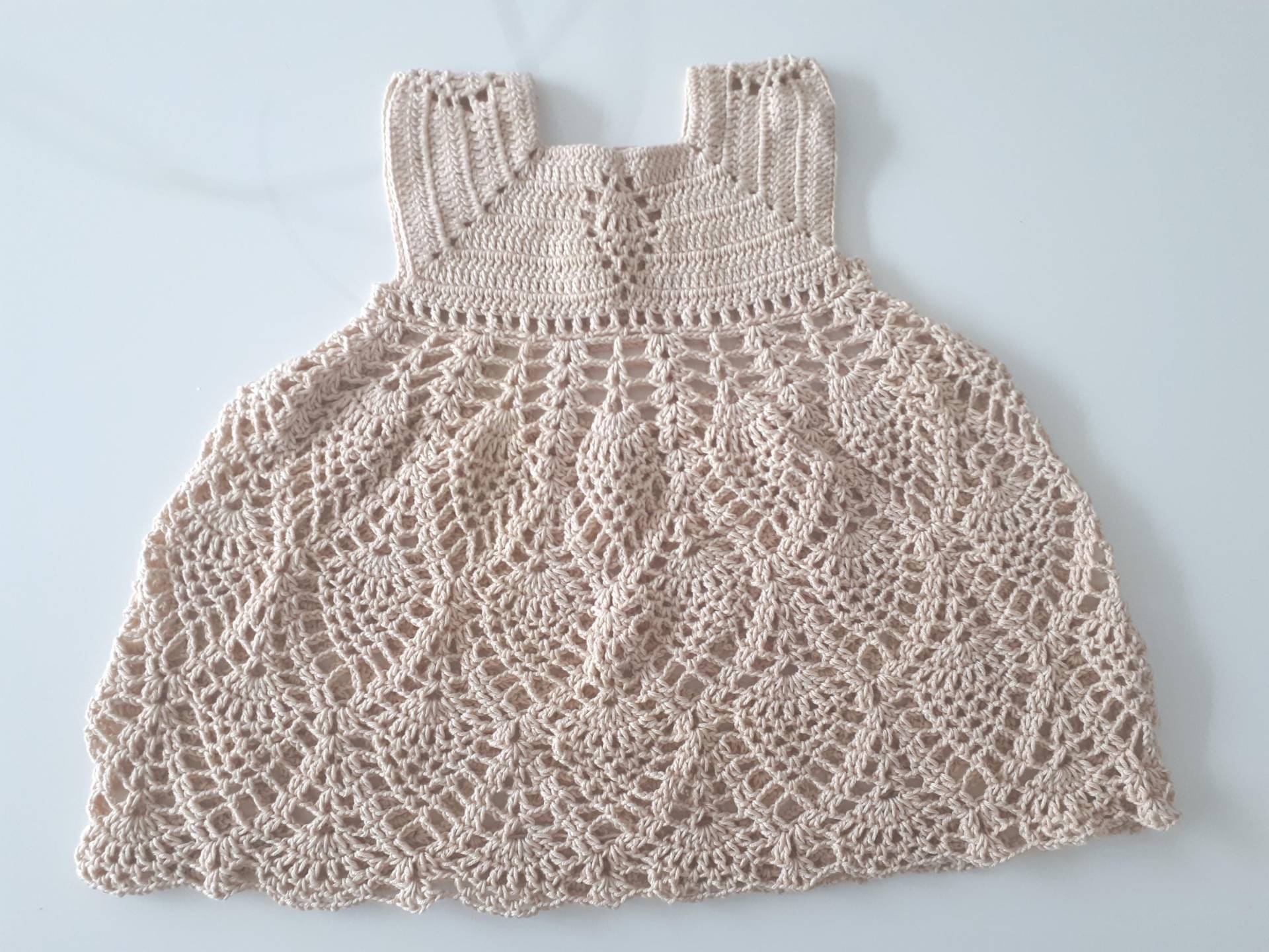 Handgefertigtes Häkelkleid Für Babymädchen Aus Bio-Baumwolle 0-36 Monate, Farbe Ihrer Wahl Handgefertigtes Häkelkleid Für Babymädchen Aus Bio-Baumwolle 0-36 Monate, Farbe Ihrer Wahl von MailleCocon