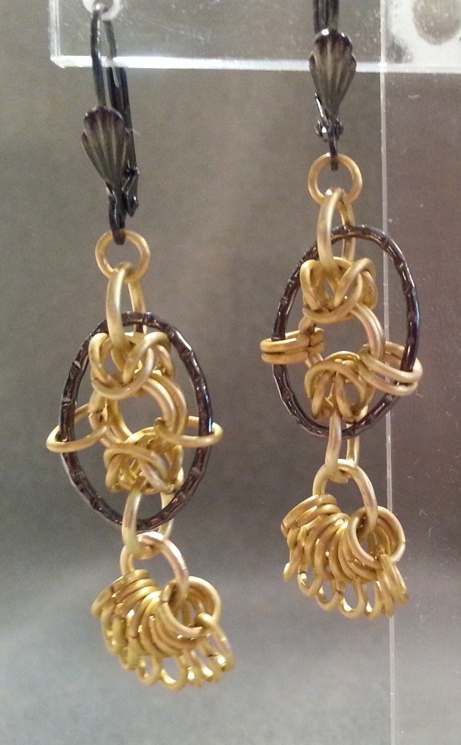 Gold & Rotguss Chainmaille Ohrringe Handgefertigte Moderne Kunst Schmuck Gold & Rotguss Chainmaille Ohrringe Handgefertigte Moderne Kunst Schmuck von Maillewerks