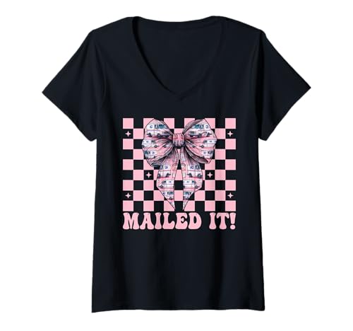Damen Postangestellter Postangestellter Post Lady Girl Mom T-Shirt mit V-Ausschnitt Damen Postangestellter Postangestellter Post Lady Girl Mom T-Shirt mit V-Ausschnitt von Mailwomen Pink Coquette Bow Mail Carrier Gifts