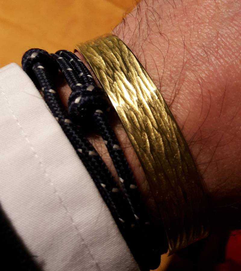 Armreif in Gold "Baumrinde", 999Er Feingold, Geschmiedete Armspange, Massiv Bracelet "Bark Skin" von MainSilberWerk