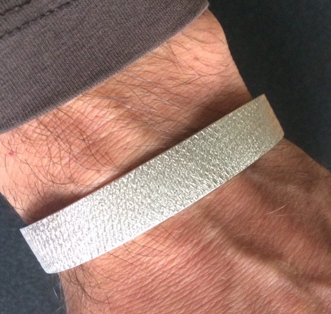 Silber-Armreif "Glitzer", Neu Geschmiedet Armspange Massiv Silver Bracelet Glittering Silber-Armreif "Glitzer", Neu Geschmiedet Armspange Massiv Silver Bracelet Glittering von MainSilberWerk