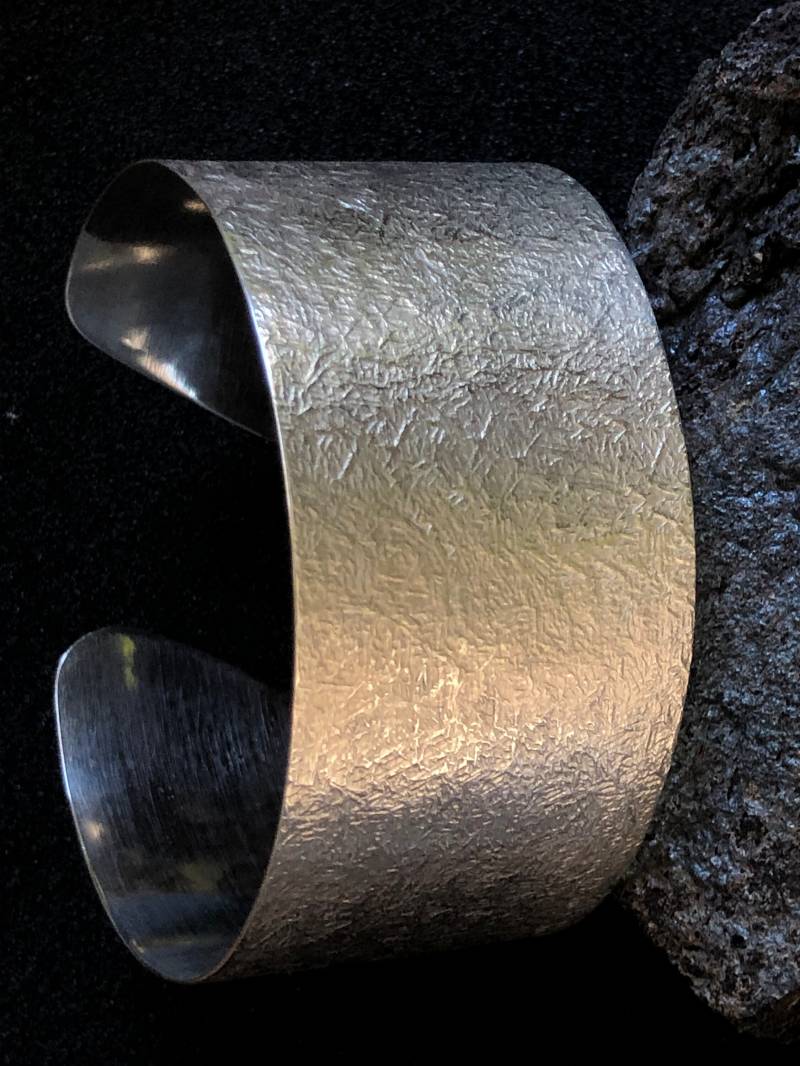 Silberarmreif "sternenstaub" Breit, Armspange Geschmiedet, Silver Bracelet "stardust" Pattern Silberarmreif "sternenstaub" Breit, Armspange Geschmiedet, Silver Bracelet "stardust" Pattern von MainSilberWerk