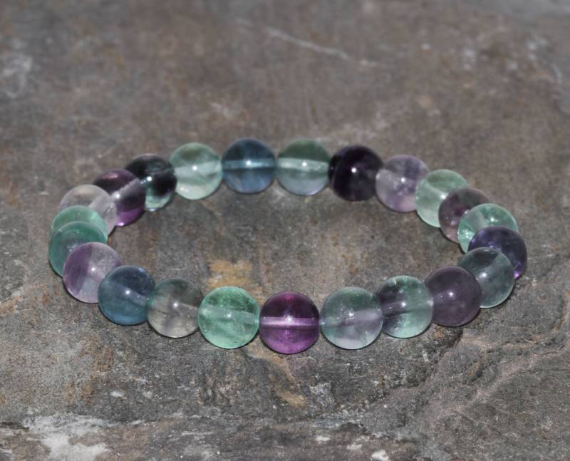 8mm Regenbogen Fluorit Stacking Armband Heilkristalle Chakra Natürliches Lila Grün Und Transparent Steinchen Geschenk von MainaShiki