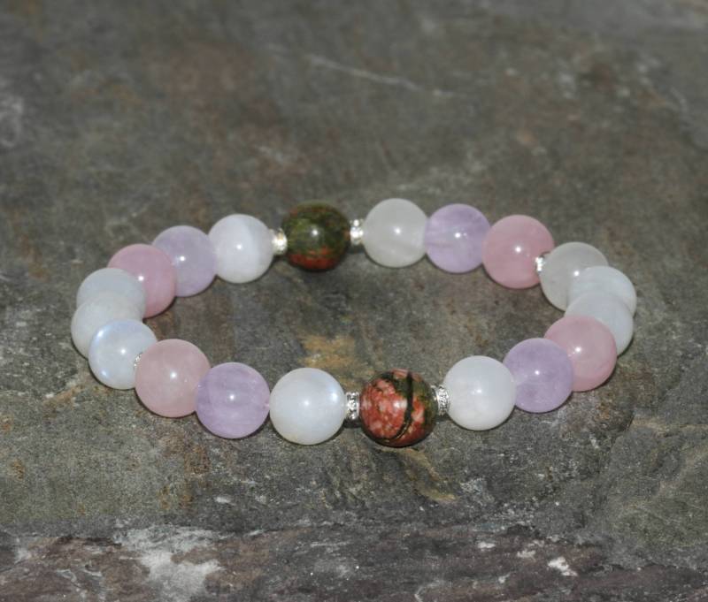 Mondstein Amethyst Rosenquarz Und Unakit Armband Handgefertigtes 8 Mm Edelstein Perlenarmband Unisex Geschenk Für Sie Natürliche Edelsteine von MainaShiki