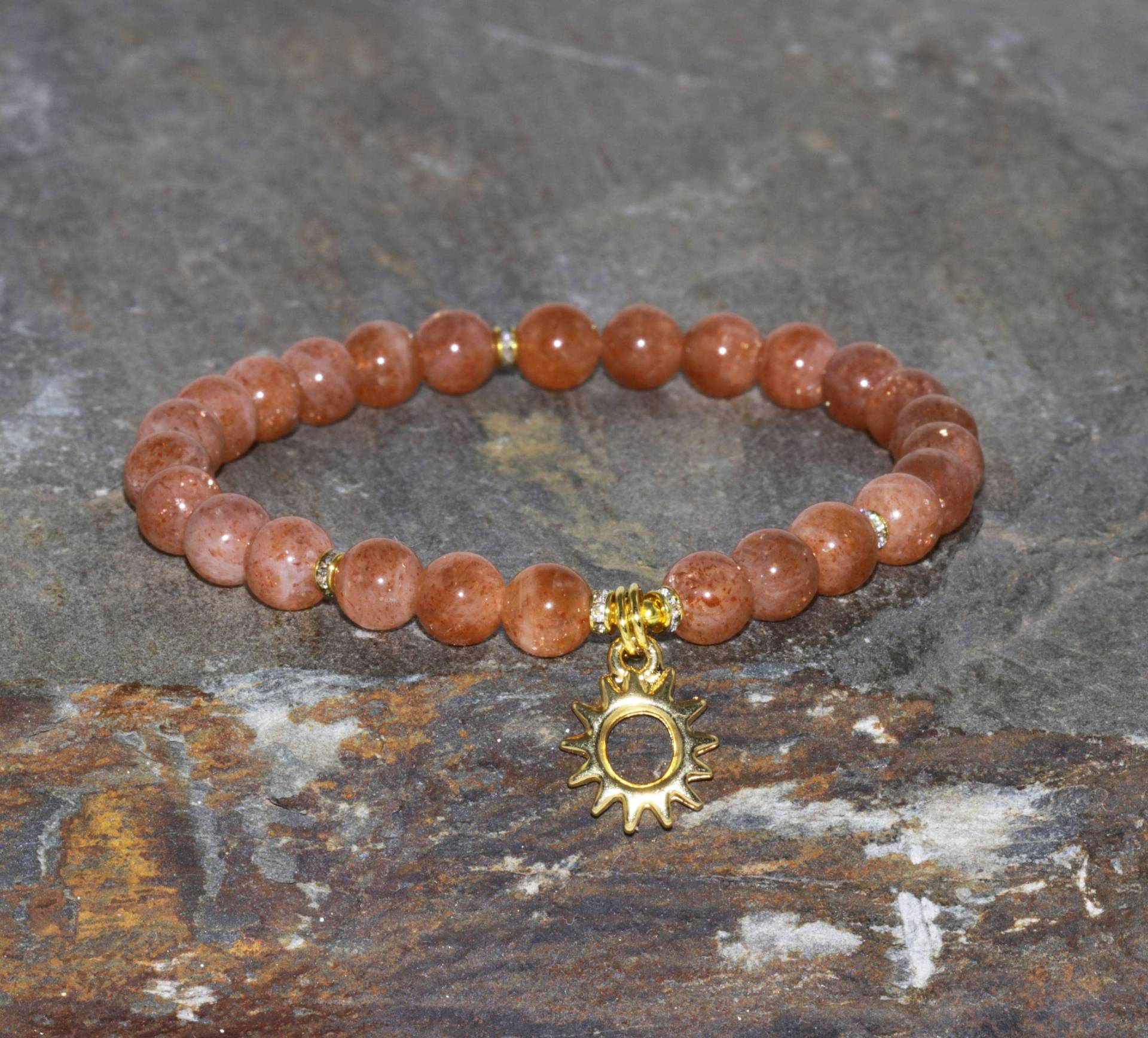 Sonnenstein Armband 6 Mm Gold Sonnenanhänger, Sakral Chakra von MainaShiki