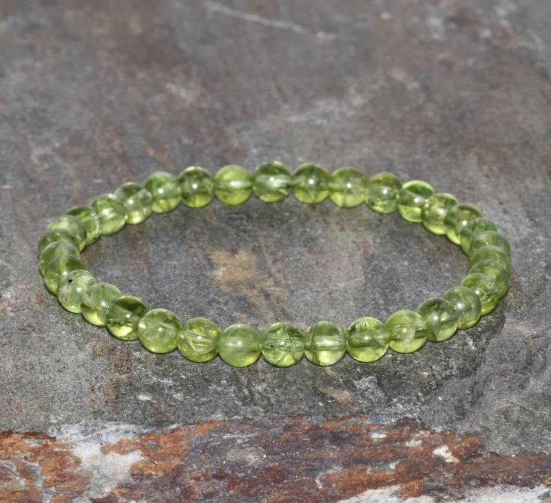Zierliche Peridot Armband Handmade 5mm-5.5mm Perlen Edelstein Grüne Olivine Stapel Unisex Geschenk von MainaShiki