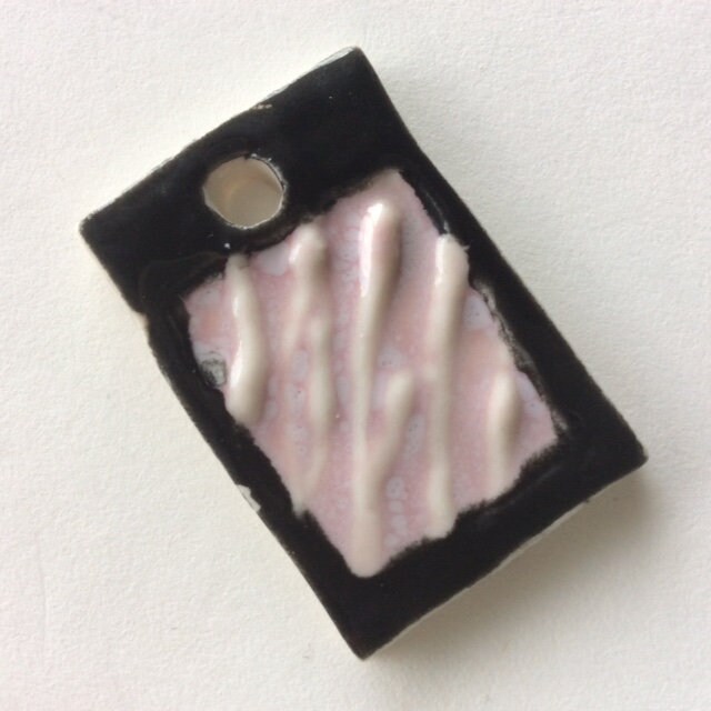 Dusche Von Delight Pendelleuchte in Orchid Pink, Weiß Und Schwarz. Regen-Motiv, Rechteckig, Asiatisch Inspiriert, Porzellan, 1 X 1, 5-Zoll von MaineIslandButtons