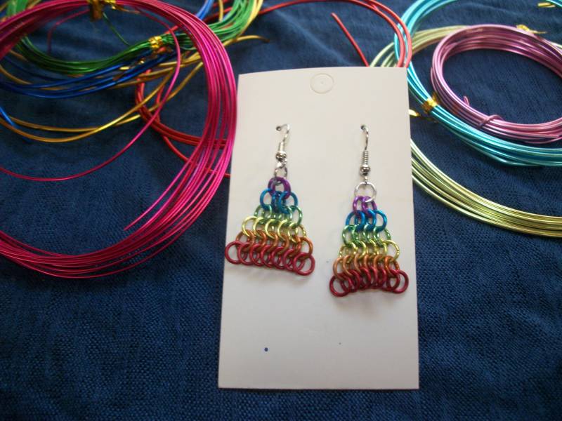 Regenbogen, Mehrfarbig, Chakra Kettenhemd Ohrringe Regenbogen, Mehrfarbig, Chakra Kettenhemd Ohrringe von MaineWoolandWire