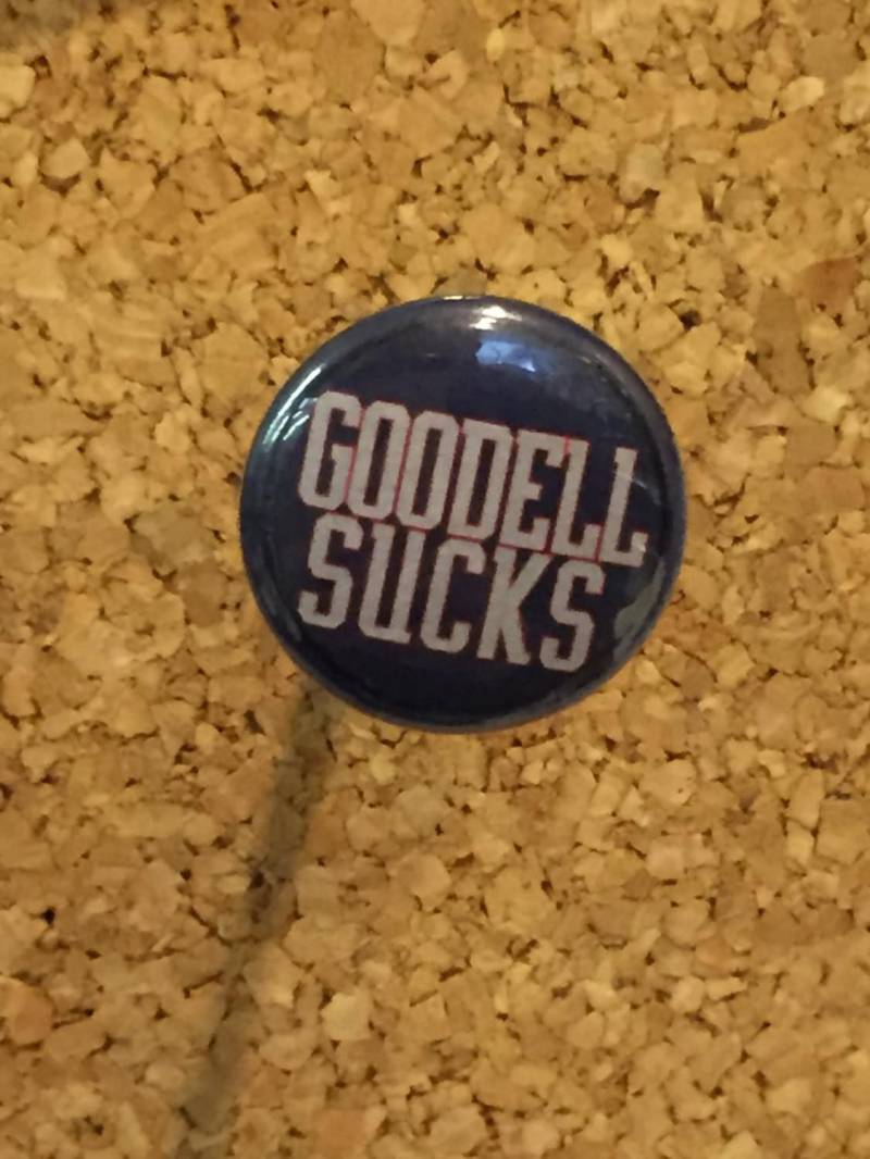 Goodell Sucks 1" Pin Oder Magnet Goodell Sucks 1" Pin Oder Magnet von MainsleyDesign
