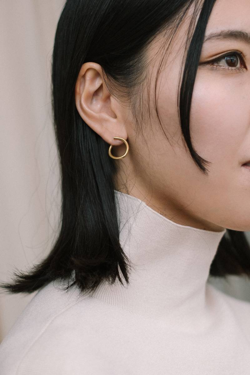 Kleine Goldene Hoops Ohrringe Mini Vergoldete Kleine Hoop Gold Ohrstecker Gold Geschenk Für Sie von MairBerlin