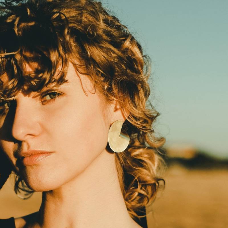 statement Runde Ohrringe, Große Scheiben Ohrringe Gold, Kreis Minimalist Gold Scheibe Messing von MairBerlin