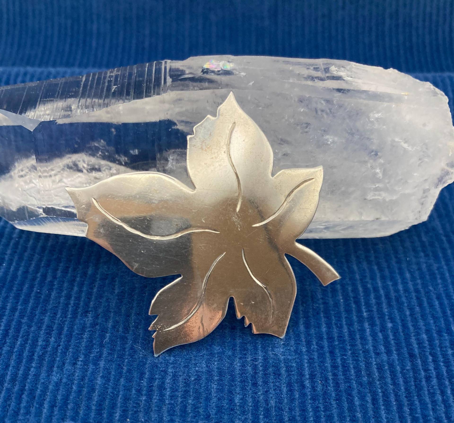 Dekoratives Ahornblatt Aus Silber Als Anstecknadel/ Vintage Dekoratives Ahornblatt Aus Silber Als Anstecknadel/ Vintage von MaisonBleuShop