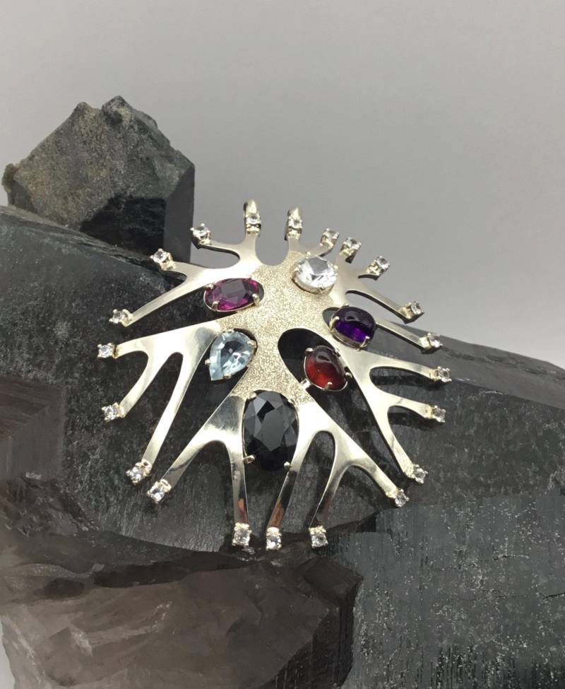 Vintage Designer Anhänger Silber Mit Farbigen Halbedelsteinen Und Bergkristallen von MaisonBleuShop
