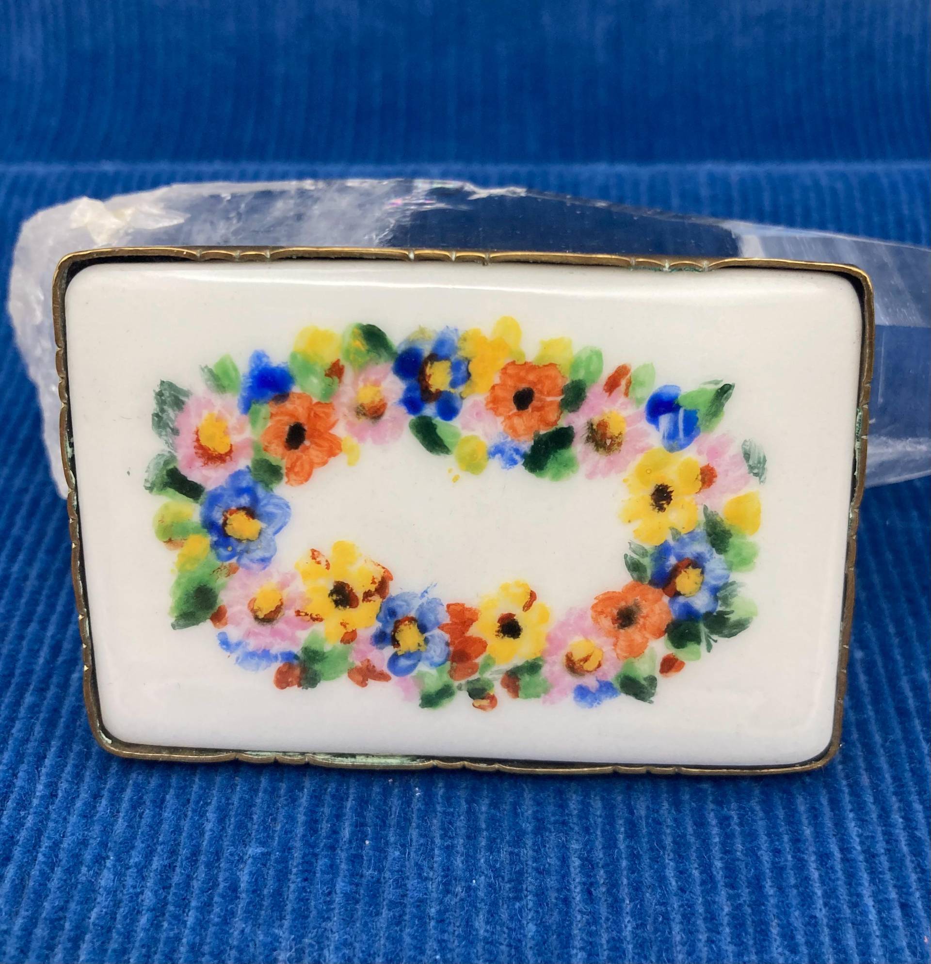 Vintage Porzellan Brosche Schon Sehr Alt, Handgemalt Vintage Porzellan Brosche Schon Sehr Alt, Handgemalt von MaisonBleuShop
