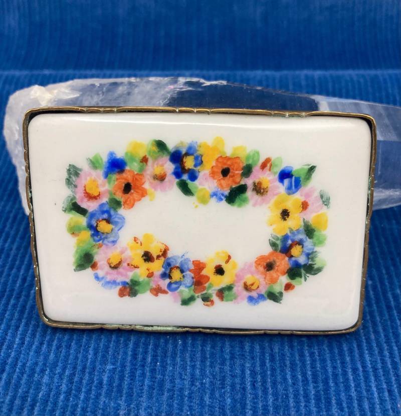 Vintage Porzellan Brosche Schon Sehr Alt, Handgemalt Vintage Porzellan Brosche Schon Sehr Alt, Handgemalt von MaisonBleuShop