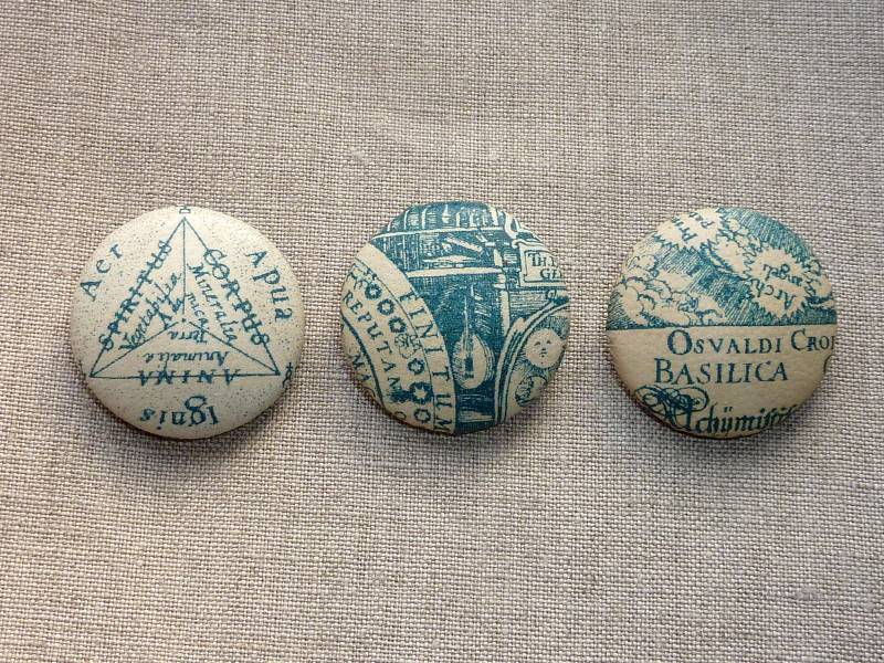 Leder Abzeichen Knöpfe, Bedruckt Mit Alchemie Kabbalah Symbole, Blaugrün Auf Pergament Lammfell, Für Jacken Mäntel Hüte, Kleidung, Schmuck & Mehr Leder Abzeichen Knöpfe, Bedruckt Mit Alchemie Kabbalah Symbole, Blaugrün Auf Pergament Lammfell, Für Jacken Mäntel Hüte, Kleidung, Schmuck & Mehr von MaisonRogue