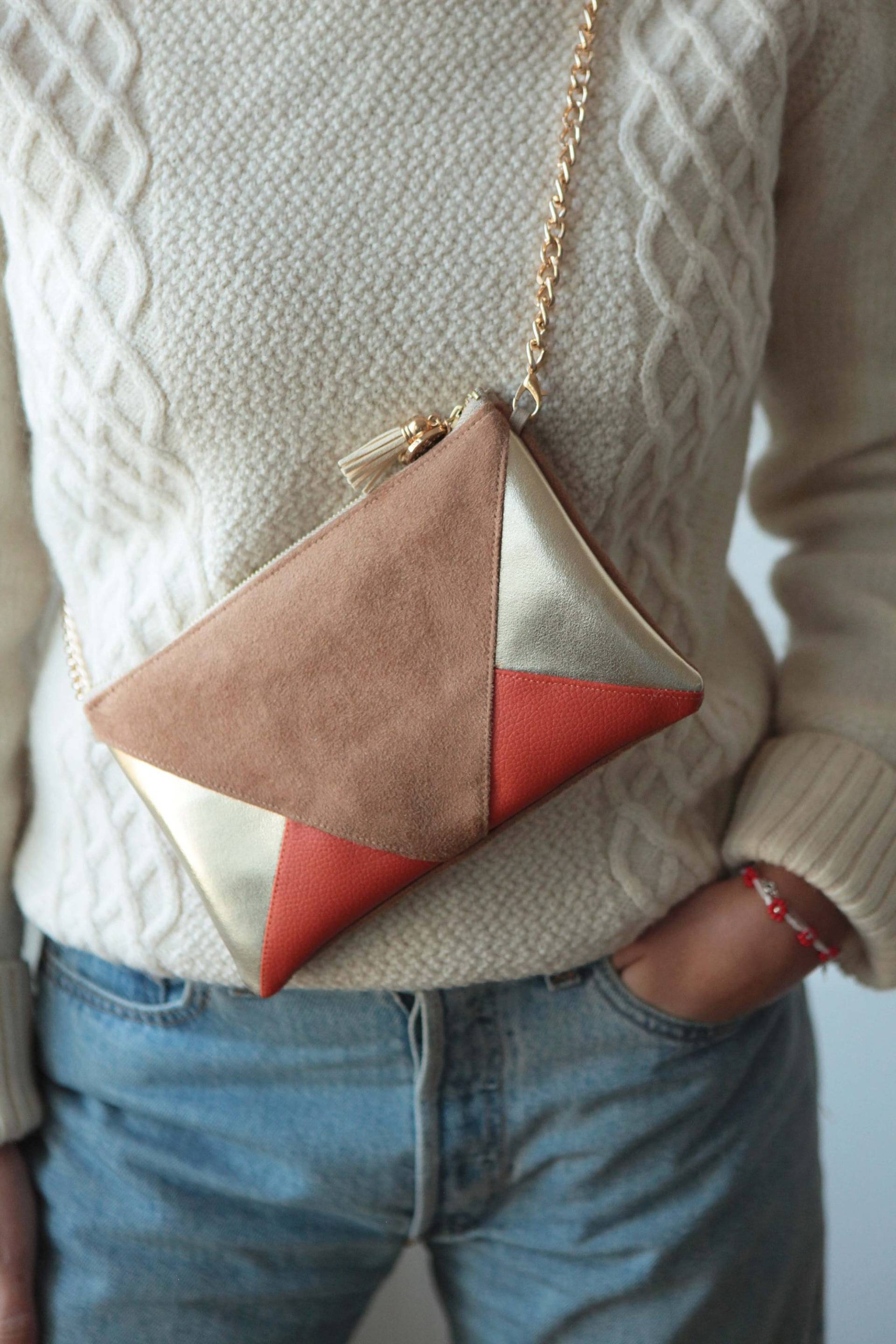 Abend-Clutch in Cam, Gold Und Ziegelrot | Wildleder, Kunstleder. Modell Paula Abend-Clutch in Cam, Gold Und Ziegelrot | Wildleder, Kunstleder. Modell Paula von MaisonZouzou