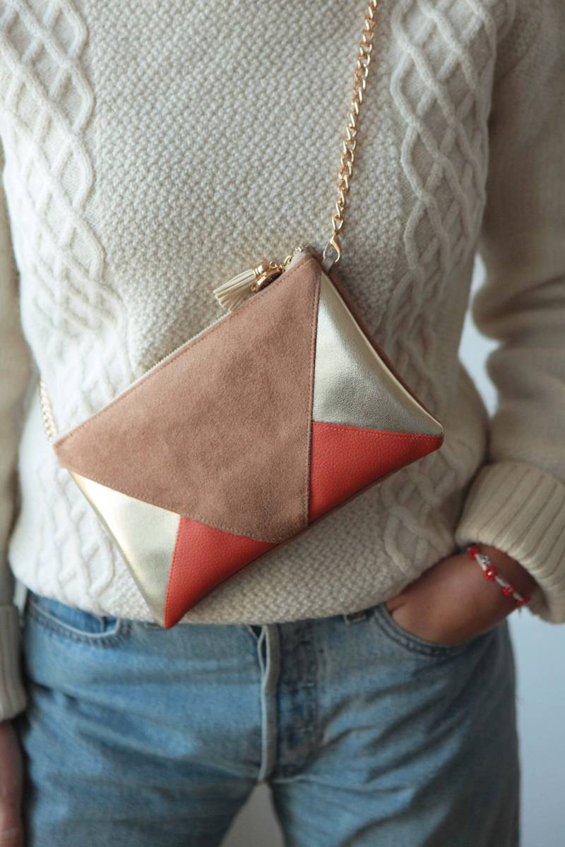 Abend-Clutch in Cam, Gold Und Ziegelrot | Wildleder, Kunstleder. Modell Paula Abend-Clutch in Cam, Gold Und Ziegelrot | Wildleder, Kunstleder. Modell Paula von MaisonZouzou