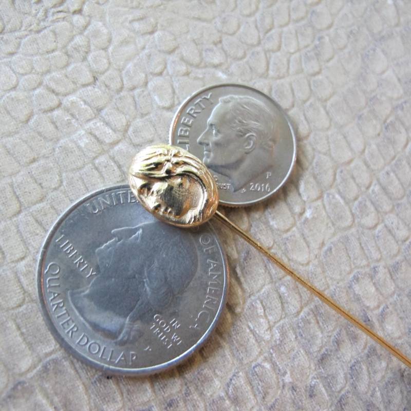 14K Jugendstil Feingold Lady Anstecknadel. Dame Im Profil Mit Blume Haar Ovale Anstecknadel Am Stab. Antike 14 Karat Gelbgold Stickpins von MaisonettedeMadness