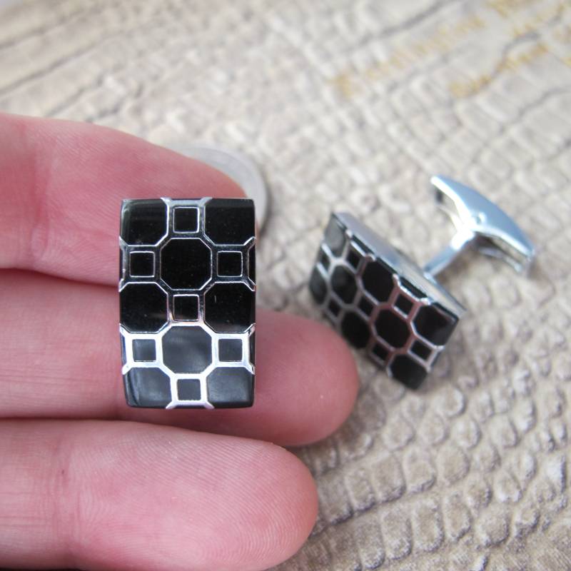Weißes Metall & Schwarze Stein Herren-Manschettenknöpfe, Manschettenknöpfe. Moderner Herrenmodeschmuck. Silber Ton Manschettenknöpfe von MaisonettedeMadness
