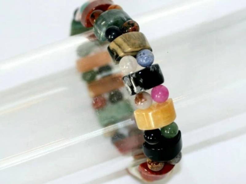 Chakra-Energiearmband Mit Natursteinen - Edelsteinschmuck in Frühlingsfarben Für Damen von MajasGeschenkladen