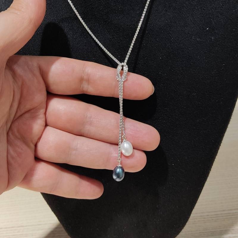 Echte Perlenkette - Weiß Und Grau Sehr Stilvolles Design 925 Karat Deutsches Silber Handgefertigte Makellose Silberkette von MajasGeschenkladen