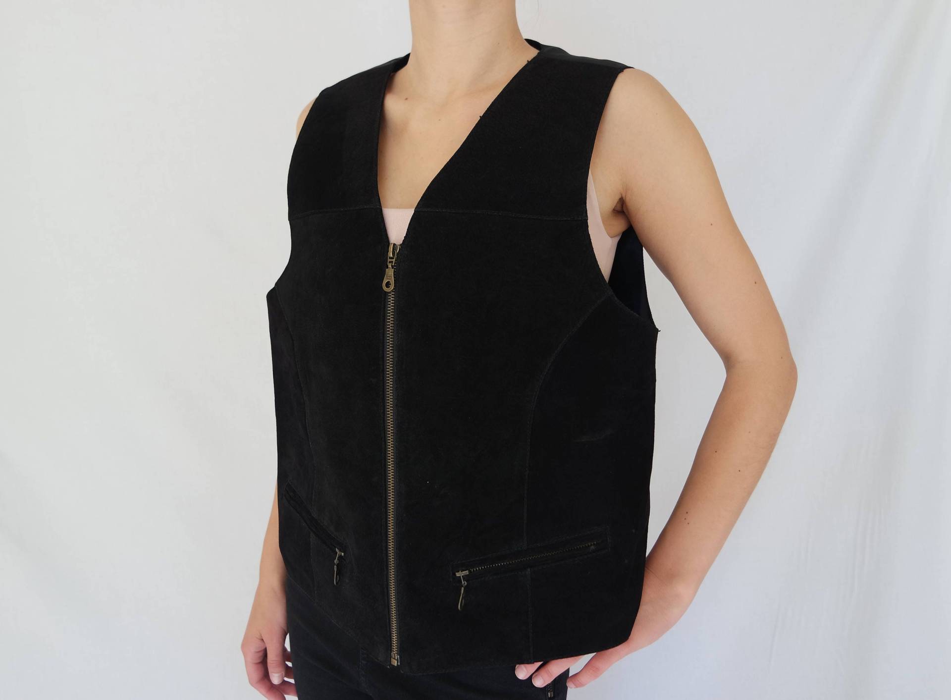 Vintage Schwarze Lederweste Schwarz Wildleder Weste Country M Größe Medium Ärmellose Zippered Vintage Schwarze Lederweste Schwarz Wildleder Weste Country M Größe Medium Ärmellose Zippered von MajesticOwlet