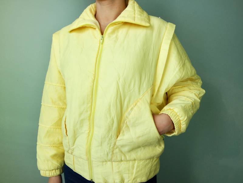 Vintage Winterjacke Hell Gelb Winter Geschwollen Retro Jacke Activewear Sportswear 90Er Jahre Skijacke Damen Übergroße Us Größe 4 von MajesticOwlet
