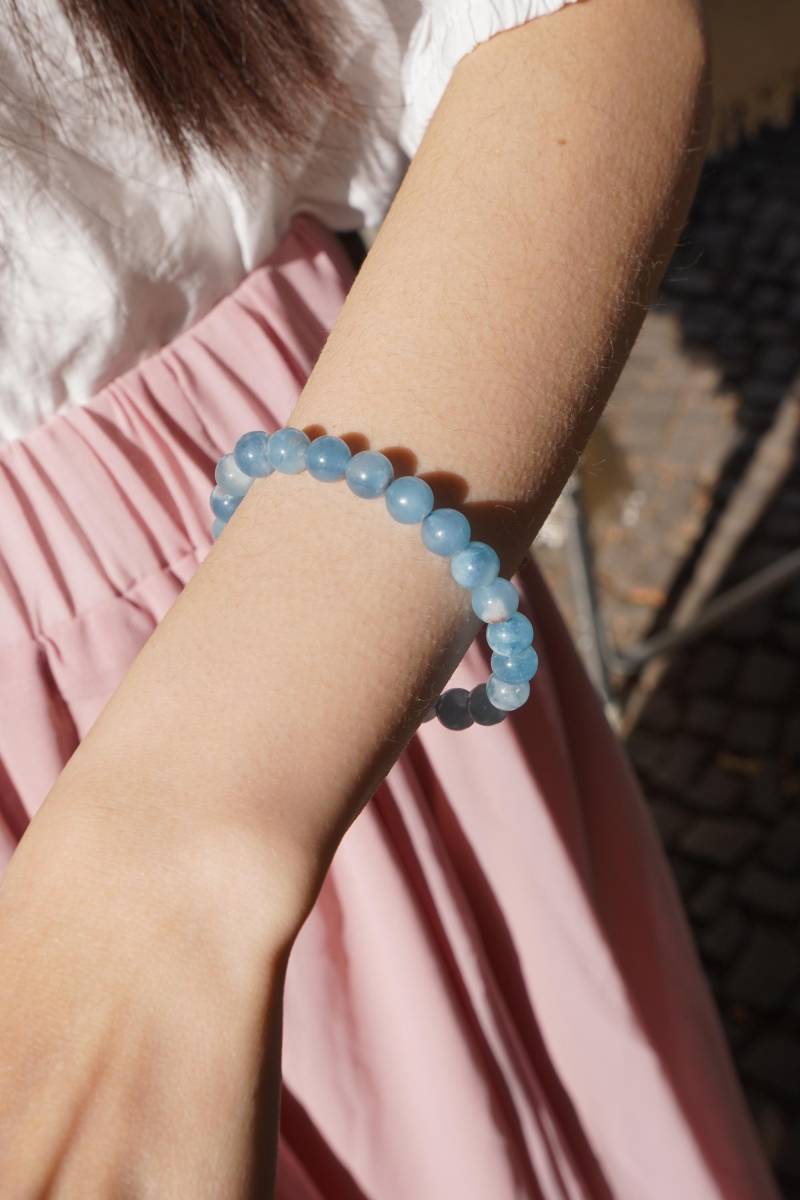 Aquamarin Perlenarmband Edelstein Naturstein Armband Handgefertigt Handgemacht Blau von MakaMokaEnergy