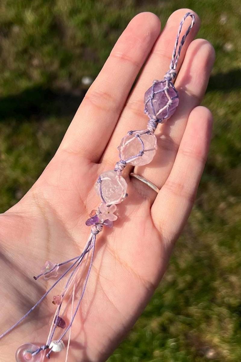 Edelstein Schlüsselanhänger Amethyst Rosenquarz Bergkristall Gleichgewicht Entspannung Makramee Handgemacht von MakaMokaEnergy