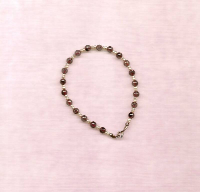 Granat Und Süßwasserperlen Armband Granat Und Süßwasserperlen Armband von Makalapua