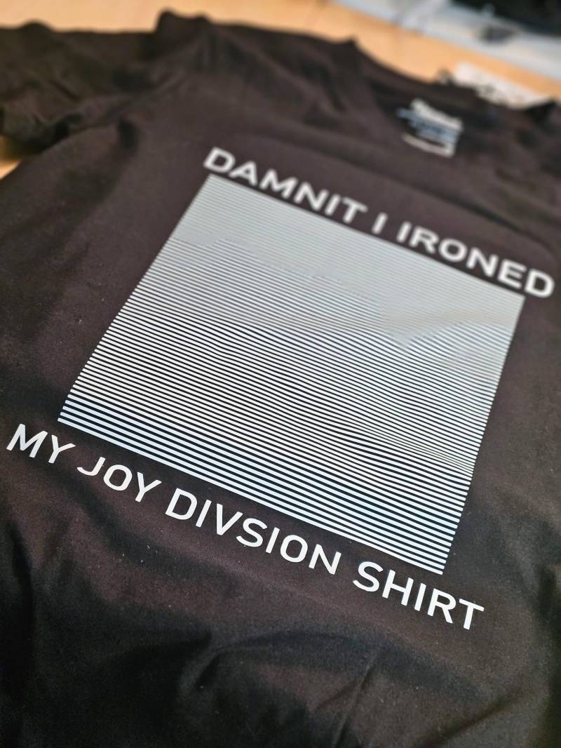 Ironed Joy Division Shirt von MakeLanie