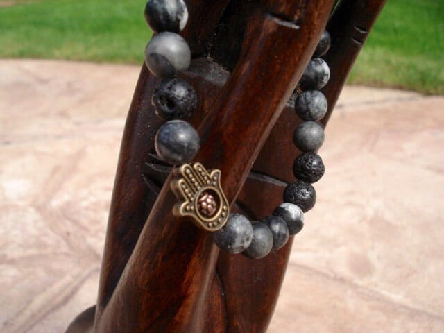 Lavastein Hamsa Armband Antiker Spiritueller Schmuck Aus Messing von MakeMeSmileJewelry