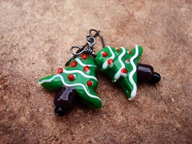 Lampwork Glas Weihnachtsbaum Ohrringe, Weihnachtliche Ohrringe von MakeMeSmileJewelry