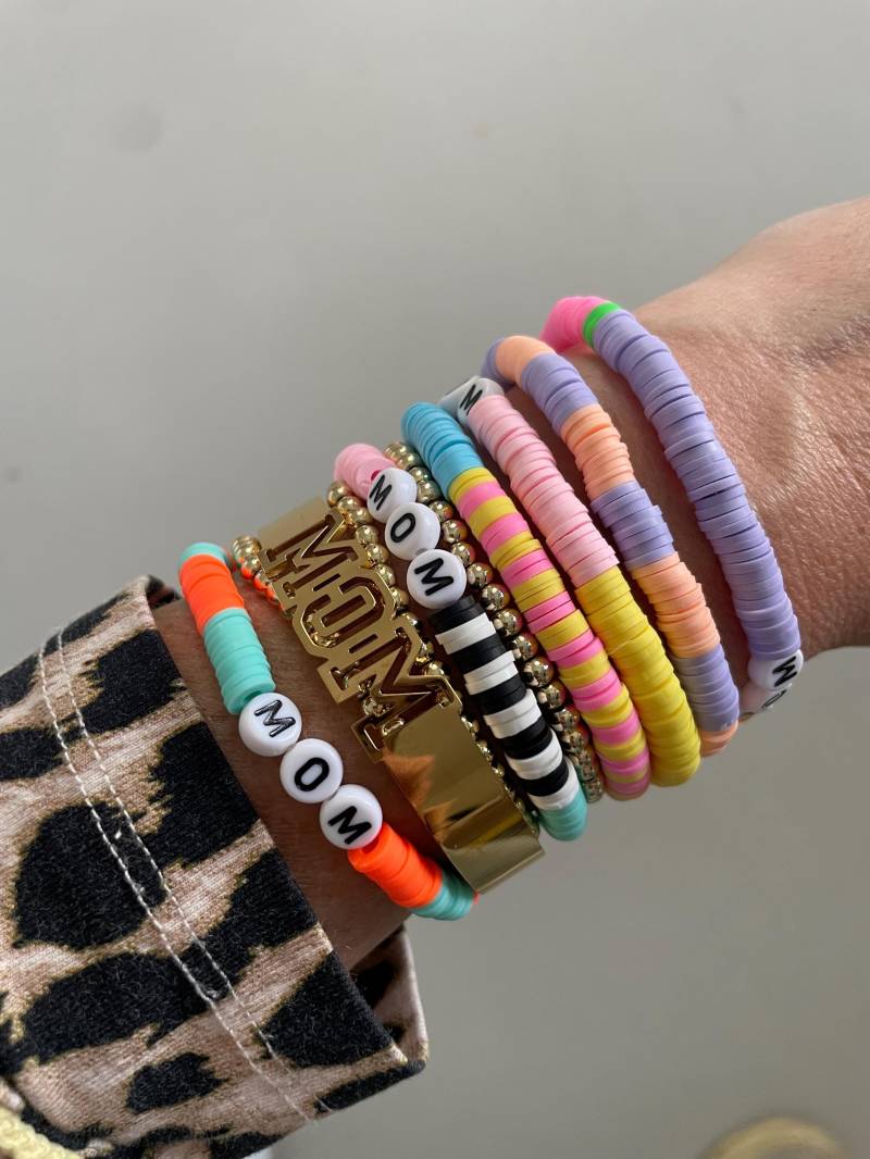 Hot Mom Club Bracelets | Muttertag Armband Bunt Happy Love Perlen Katsuki Neon Ibiza Boho von MakeitNeon