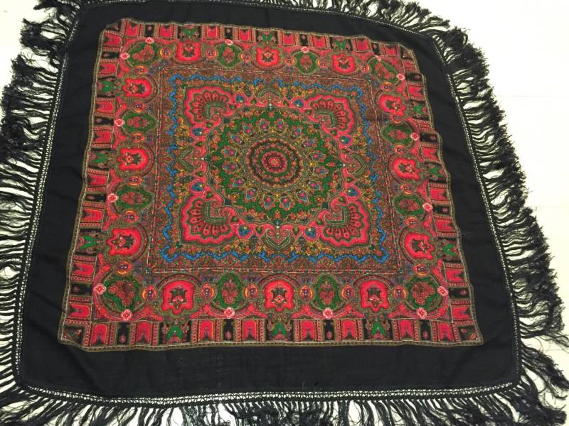 Wollschal Mit Seidenfransen 90x90 cm Wollschal Mit Seidenfransen 90x90 cm von Makhitra