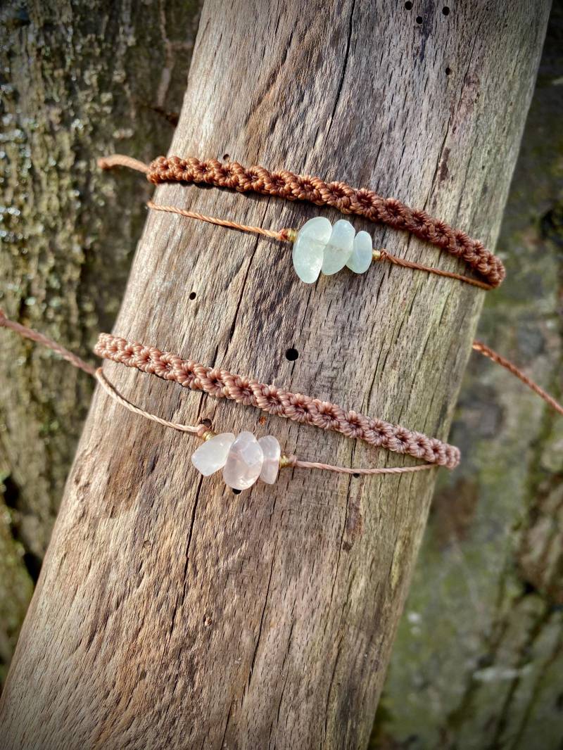 Doppellagiges Makramee Fußband Edelsteinsplitter Diamantendesign von MakraSpiritDesigns