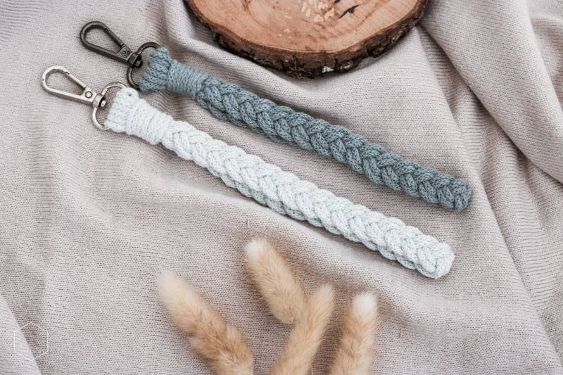 Schlüsselanhänger Loop Geflochten Schlaufe Makramee Handschlaufe Anhänger Taschenanhänger Geschenk Für Frauen Weihnachtsgeschenk von MakrameeByStoepsli