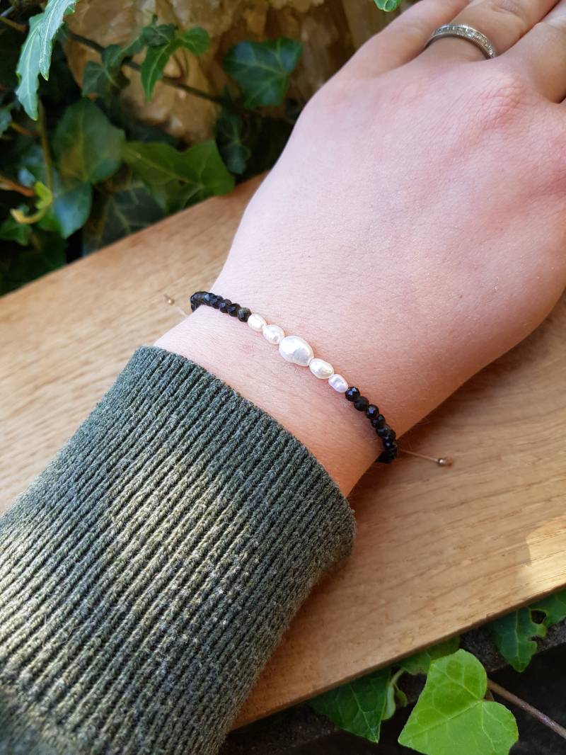 Feines Armband Mit Süßwasserperlen Und Edelsteinperlen Selbst Gestalten von MakrameeDo