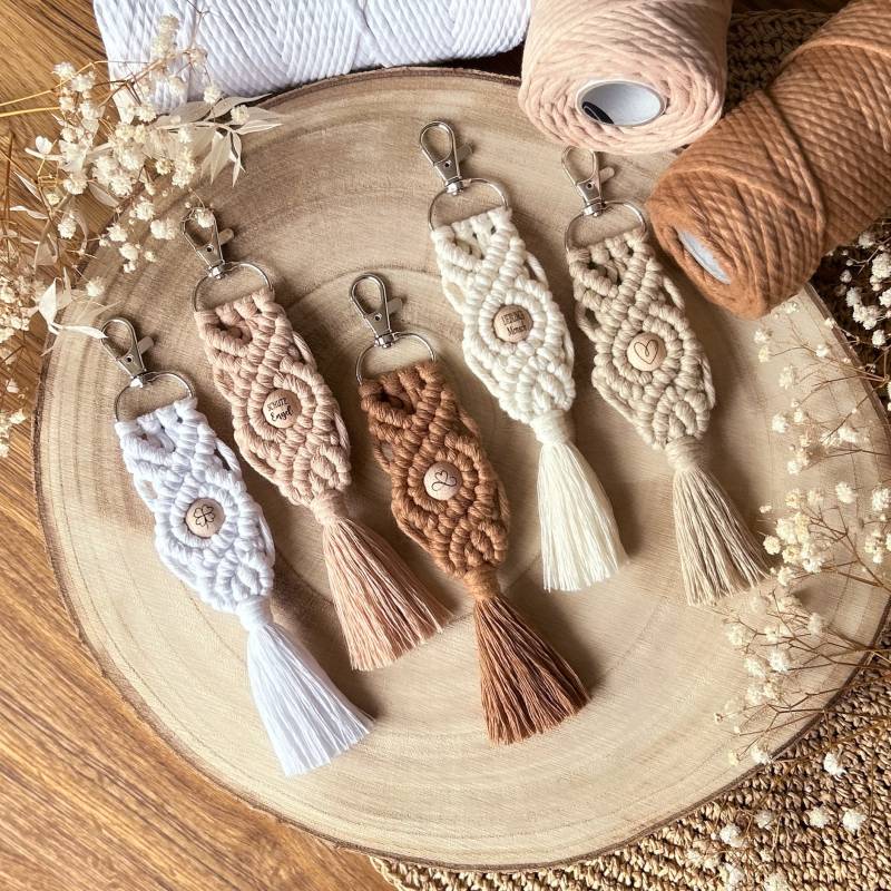 Makramee Schlüsselanhänger | Schlüsselbund Taschenanhänger Holzkugel Mit Gravur Personalisiert Geschenkidee von LilaviaArt