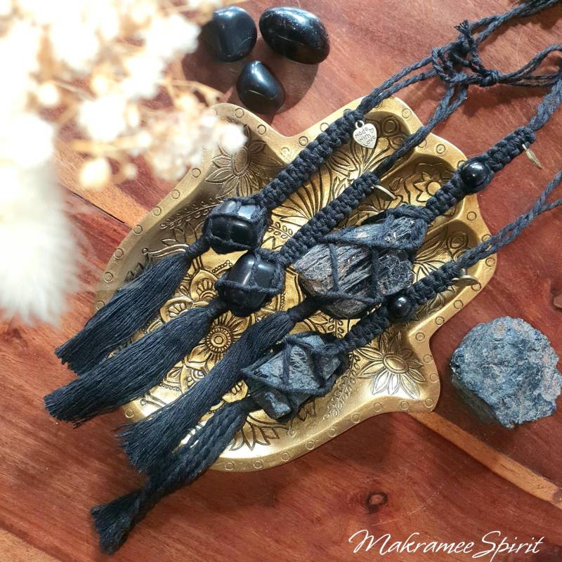 Schwarzer Turmalin Makramee Anhänger, Männergeschenk, Rückspiegelanhänger, Schörl von MakrameeSpirit