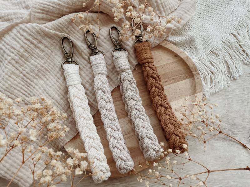 Makramee Schlüsselanhänger -Brady - || Geschenkidee Boho von Makrameearina