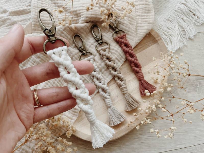 Makramee Schlüsselanhänger -Chany - || Geschenkidee Boho von Makrameearina