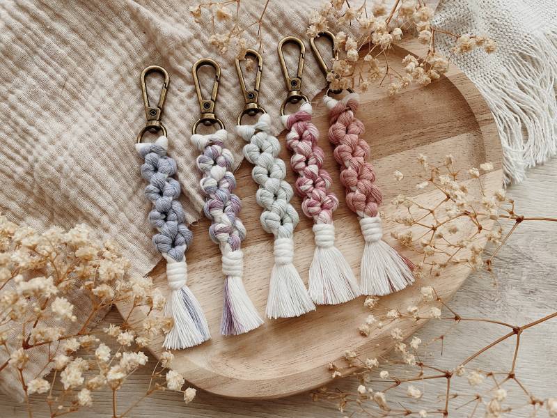 Makramee Schlüsselanhänger -Fleur - || Geschenkidee Boho von Makrameearina