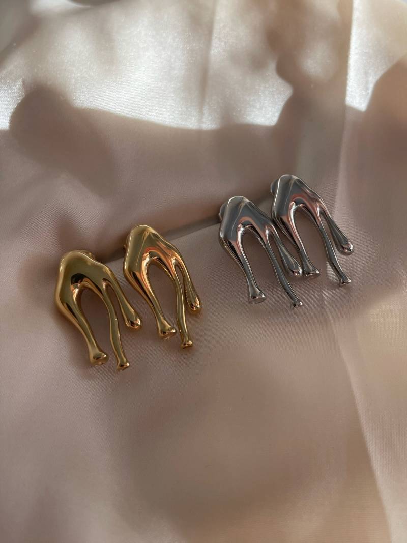 Bysuzi - Drop Ohrringe/Unregelmäßige Tropfen Minimal Earrings Stainless Steel Wassertropfen Unisex Gold Und Silberschmuck von Makrameebysuzi